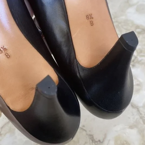 Bally of Switzerland Vintage Leather Pumps  Made in Italy.  8.5 - Picture 8 of 10